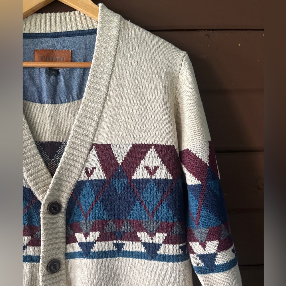 Beige Cardigan with Navy and Burgundy Patterns Sz XL - Picture 2 of 8